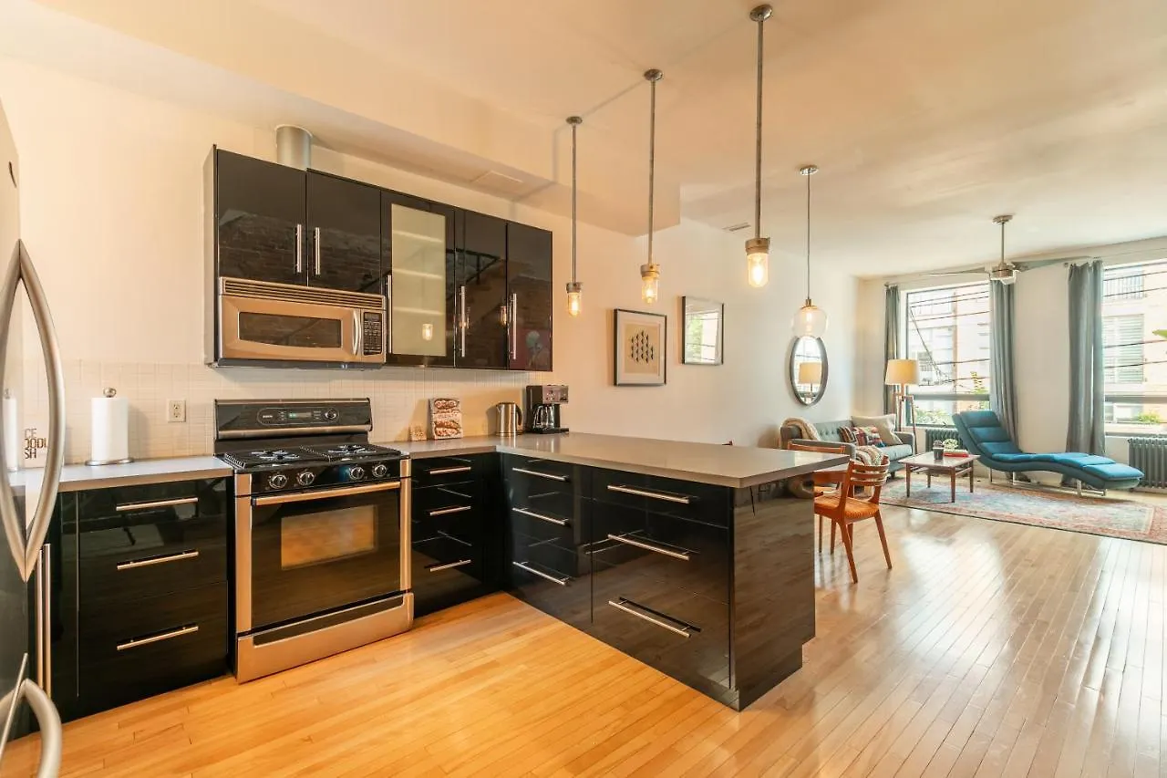 Gorgeous Park House W Parking On Queen West Toronto Kanada