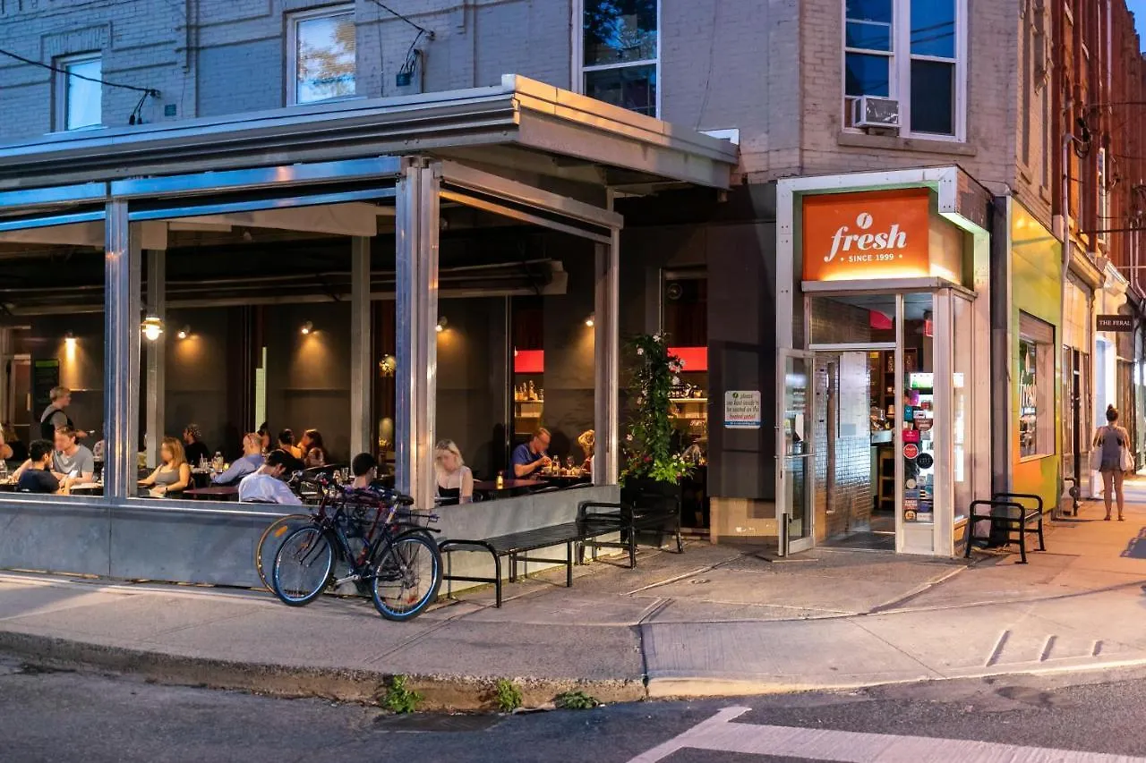 Gorgeous Park House W Parking On Queen West Toronto 0*,  Kanada