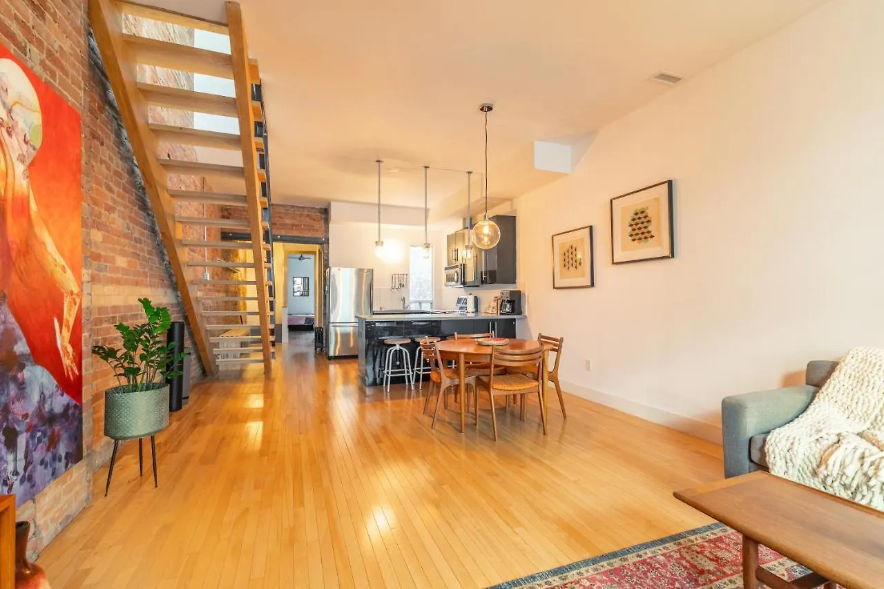 Apartment Gorgeous Park House W Parking On Queen West Toronto