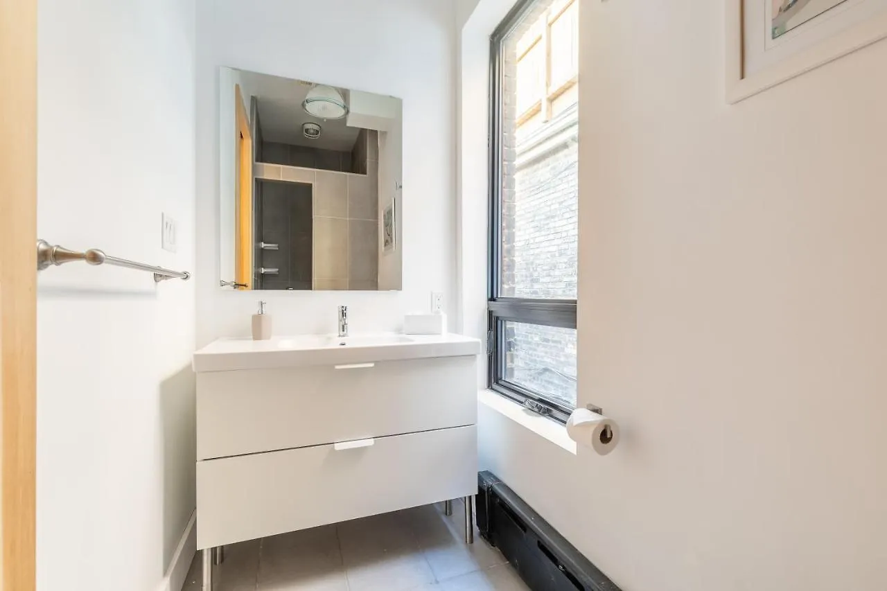 Apartment Gorgeous Park House W Parking On Queen West Toronto